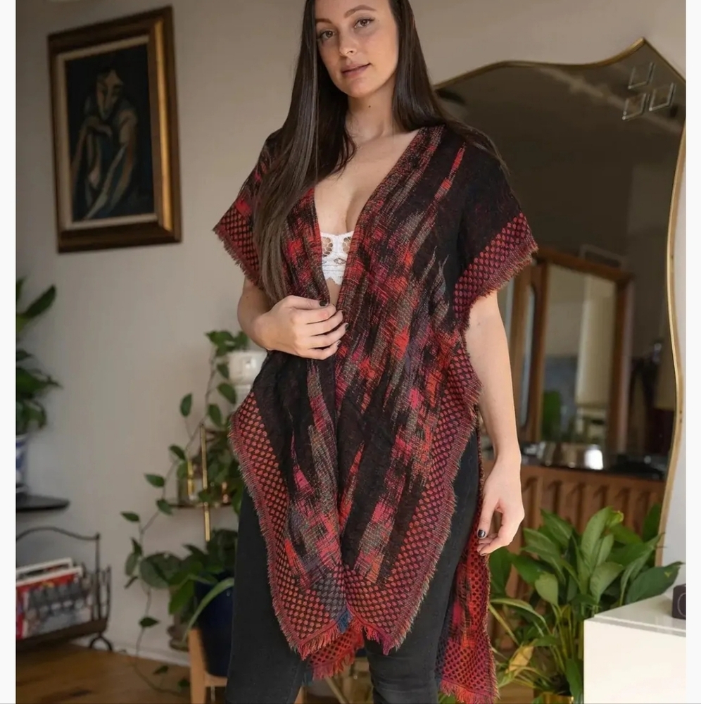 NWT SAACHI Red and Black Woven Fringed Kimono